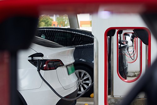 新能源车保有量持续高增长 充电桩运营商盈利有望迎来拐点